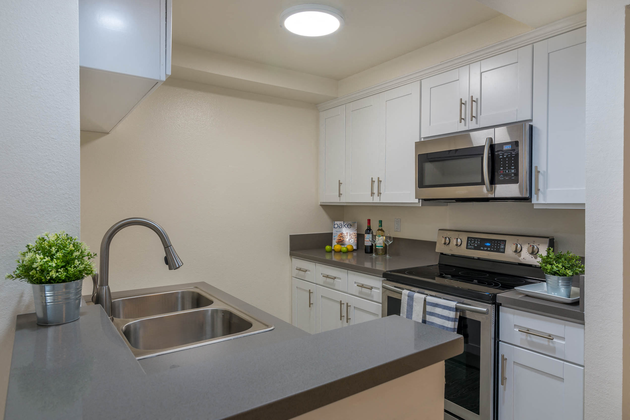 Floor plan for 2 beds, 1 bath, 900 sqft